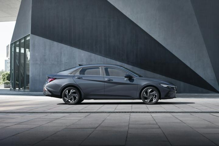 Toyota Toyota Base (2025) — foto 2